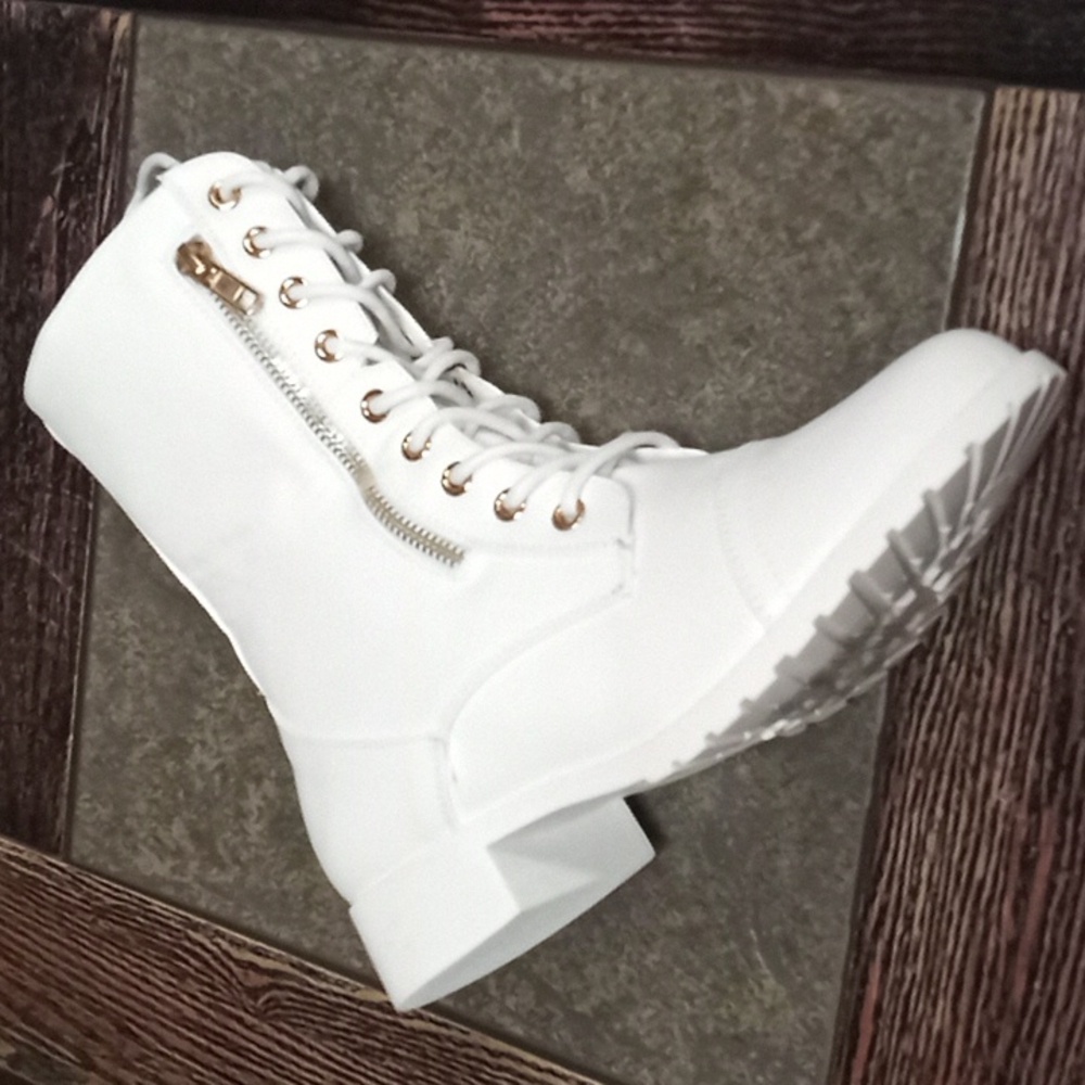 Combat boots